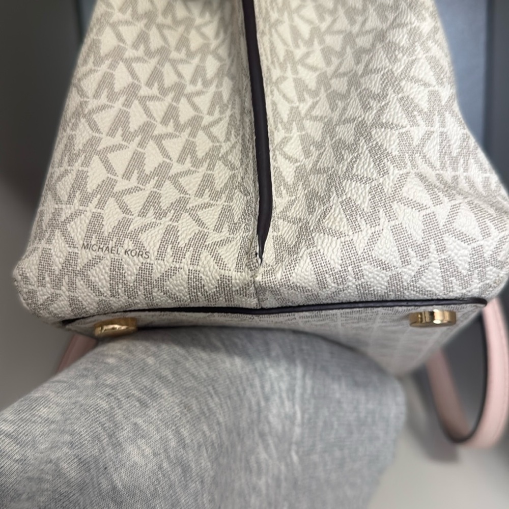 Michael Kors Teagan Large Logo Cream and Powder Blush Long Drop Satchel - Picture 12 of 16